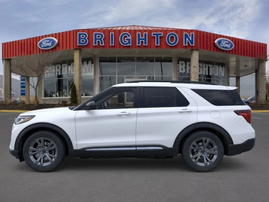 2025 Ford Explorer photo 1