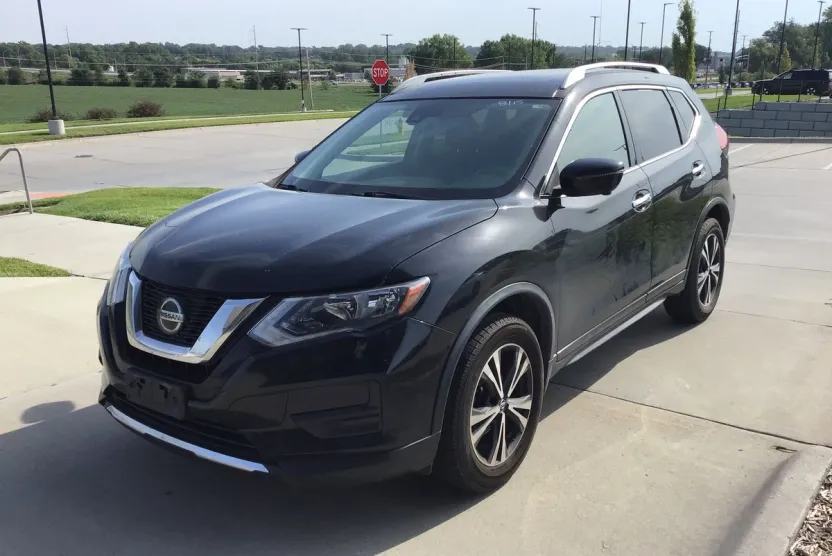 2019 Nissan Rogue SV photo 1