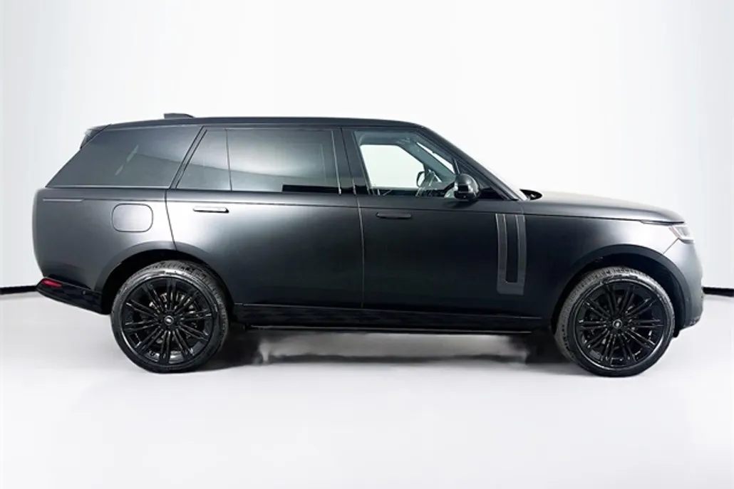 2025 Land Rover Range Rover SE photo 1