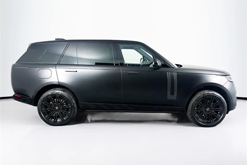 2025 Land Rover Range Rover SE photo 1