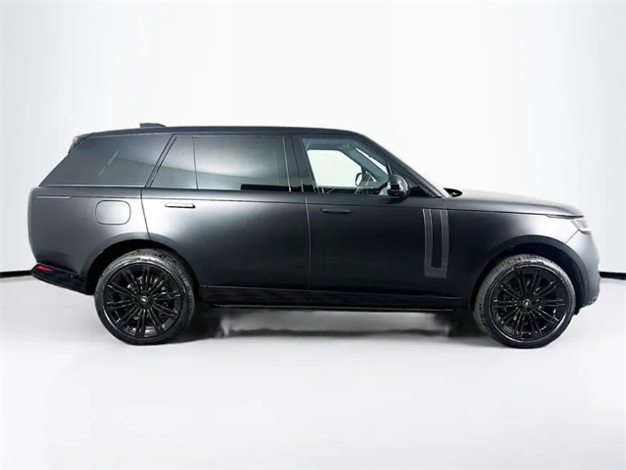 2025 Land Rover Range Rover SE photo 1