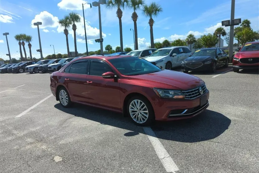 2019 Volkswagen Passat 2.0T Wolfsburg Edition photo 1
