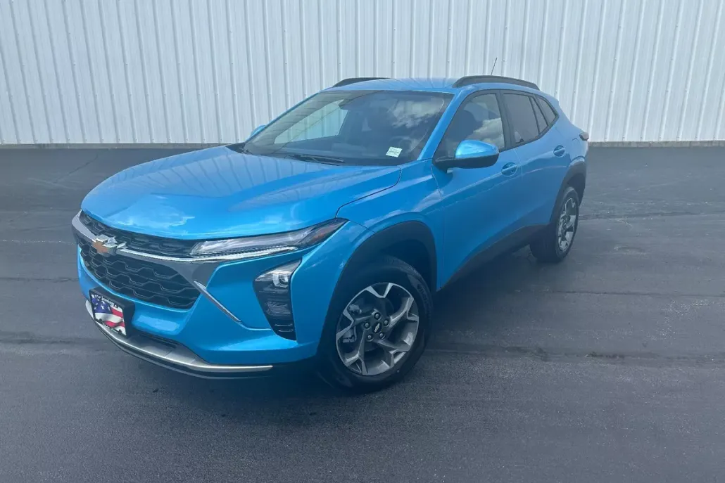 2025 Chevrolet Trax LT photo 1