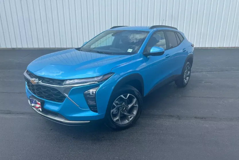 2025 Chevrolet Trax LT photo 1