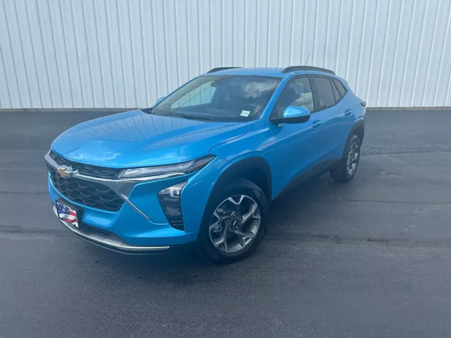 2025 Chevrolet Trax LT photo 1