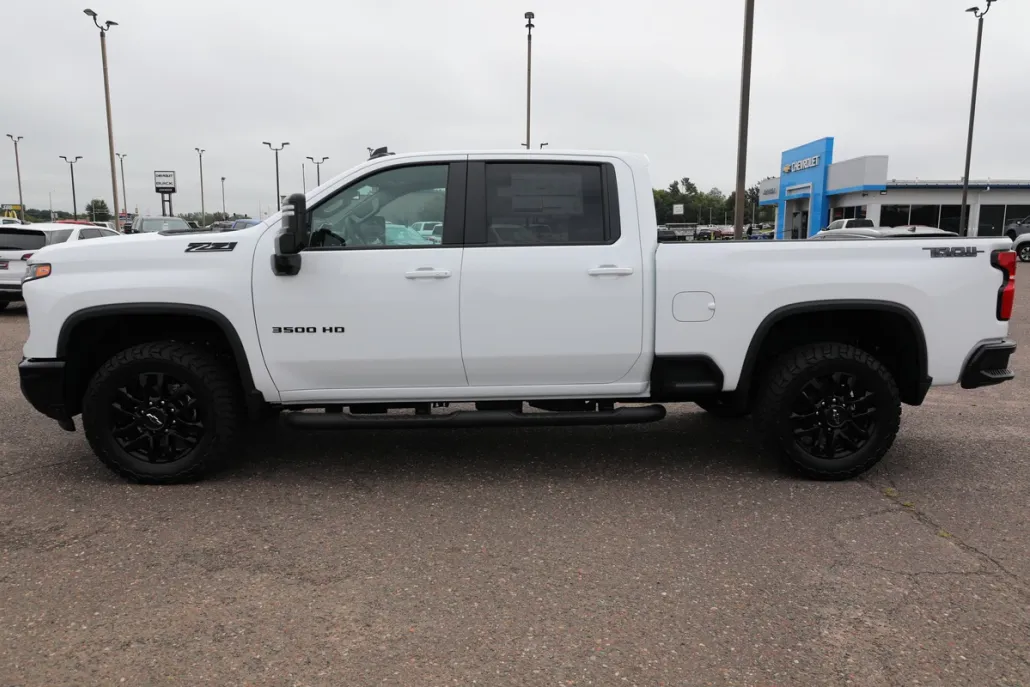2025 Chevrolet Silverado 3500HD LT photo 1