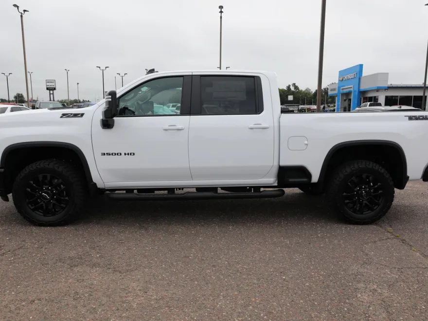 2025 Chevrolet Silverado 3500HD LT photo 1