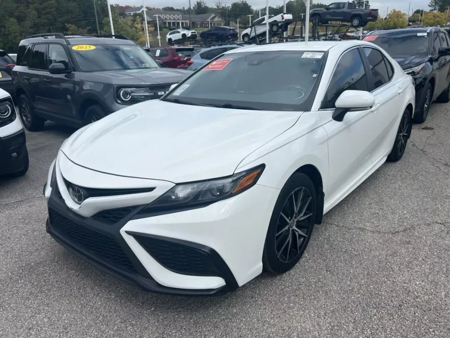 2023 Toyota Camry SE photo 1