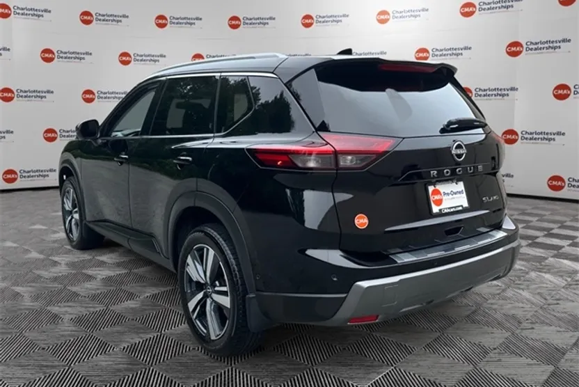 2024 Nissan Rogue SL photo 1
