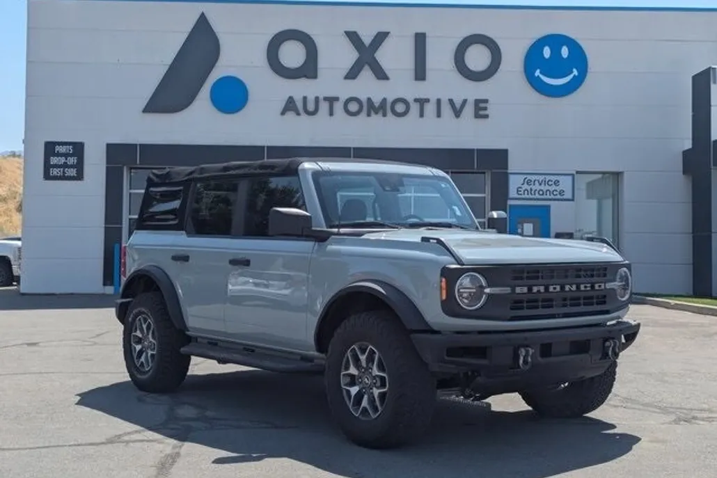 2022 Ford Bronco Base photo 1