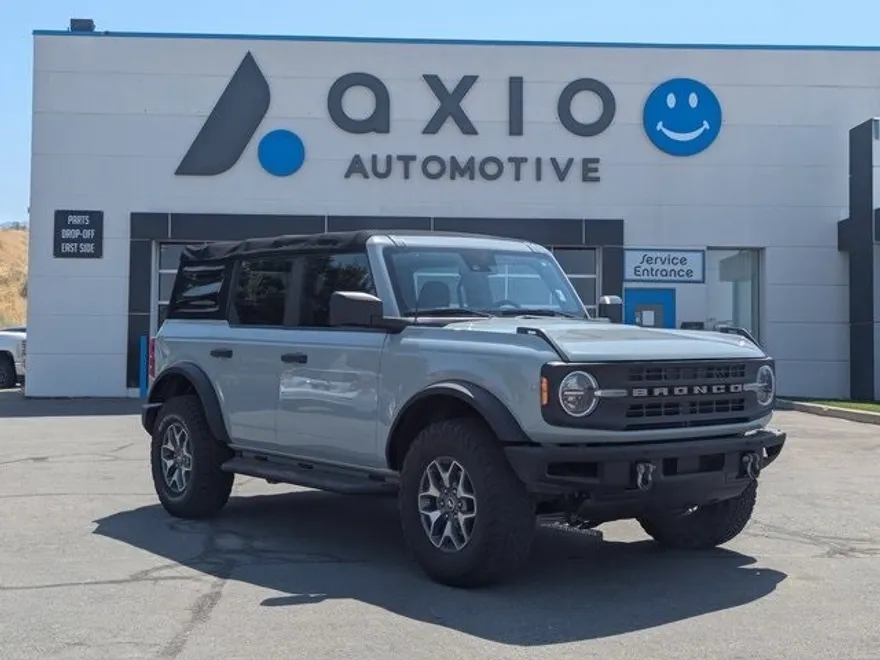 2022 Ford Bronco Base photo 1