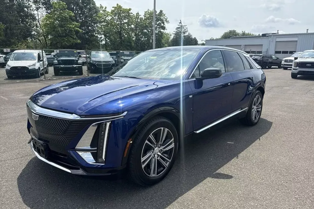 2024 Cadillac Lyriq Luxury photo 1
