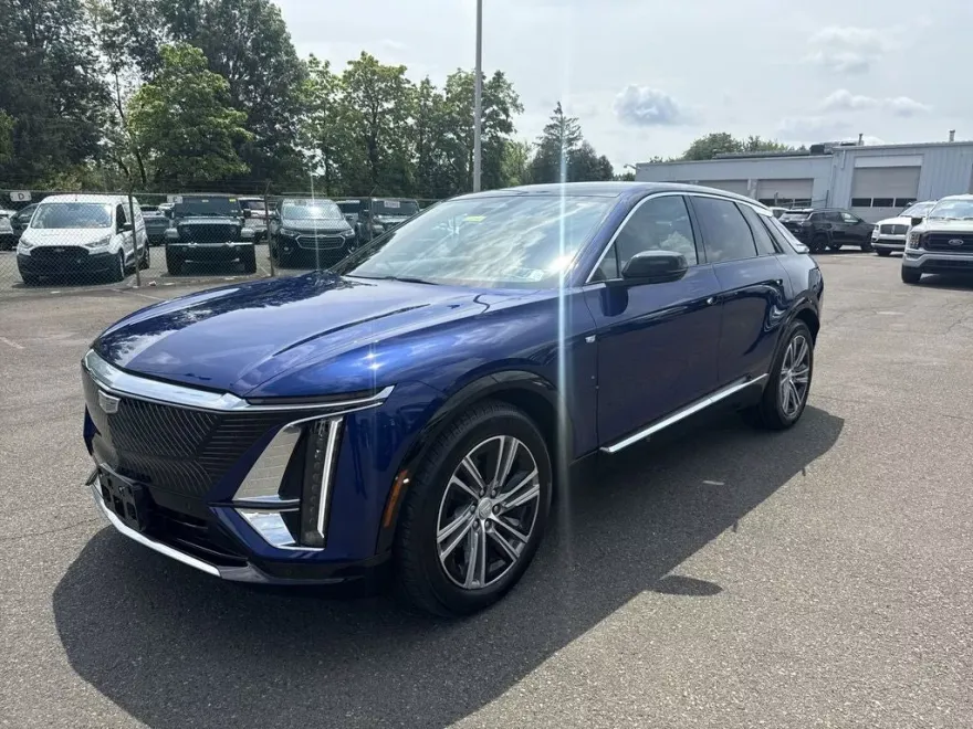 2024 Cadillac Lyriq Luxury photo 1