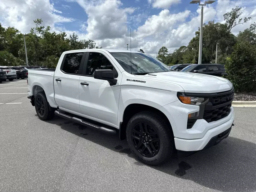 2026 Chevrolet Silverado 1500 Custom photo 1