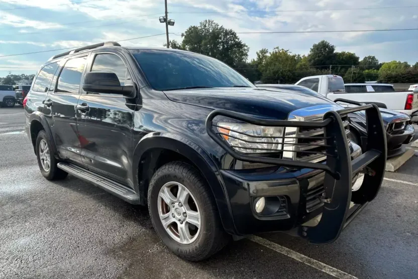 2016 Toyota Sequoia SR5 Sport photo 1