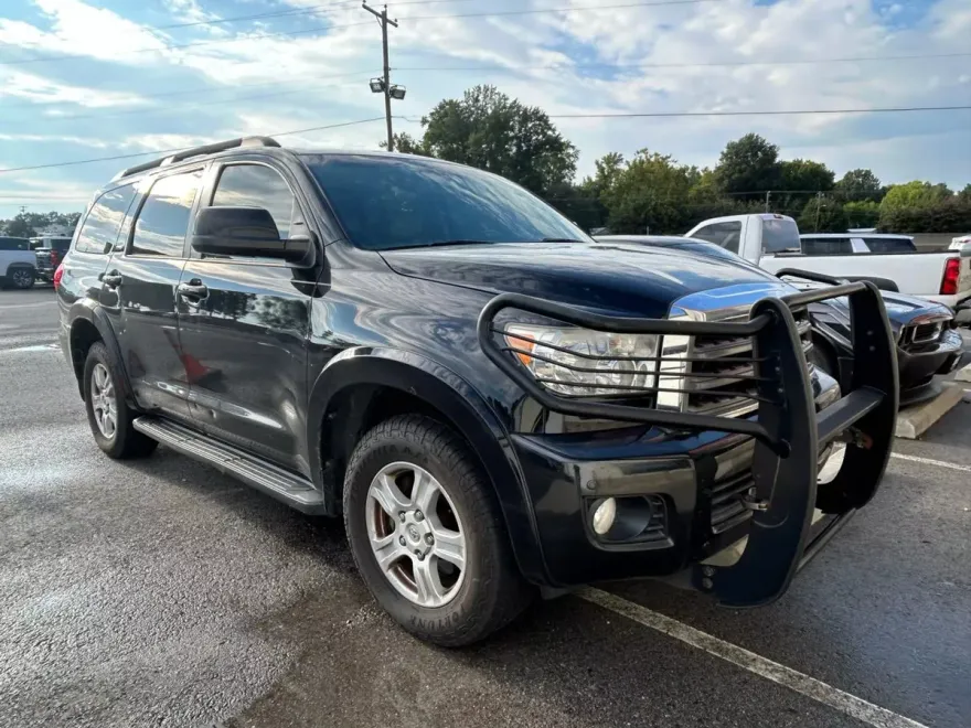 2016 Toyota Sequoia SR5 Sport photo 1
