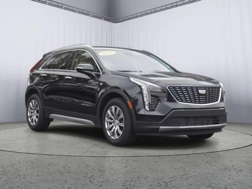 2023 Cadillac XT4 Premium Luxury photo 1