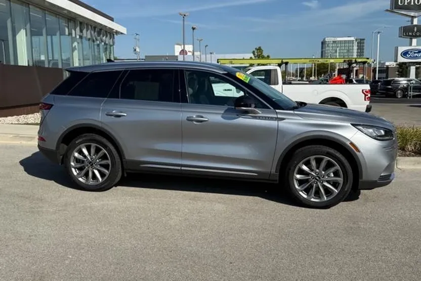 2022 Lincoln Corsair Standard photo 1
