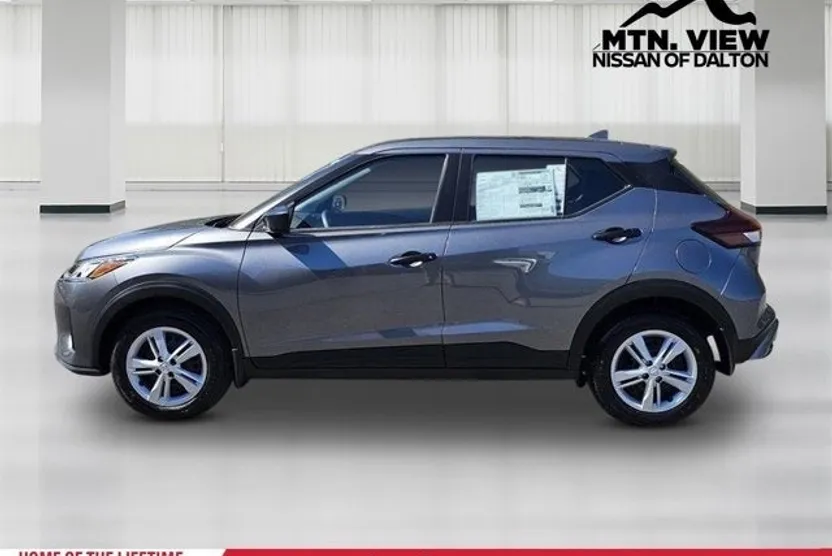 2025 Nissan Kicks Play S photo 1