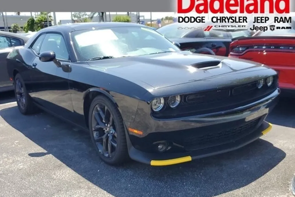 2023 Dodge Challenger R/T photo 1