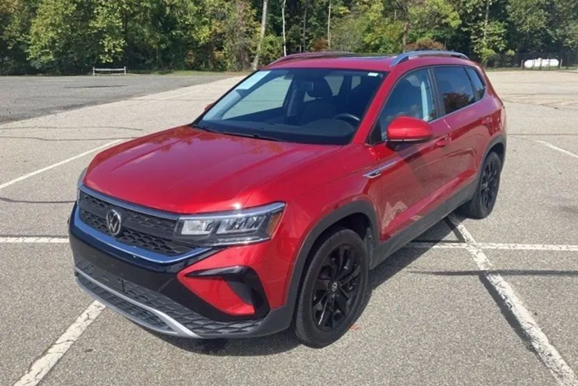 2022 Volkswagen Taos SE photo 1