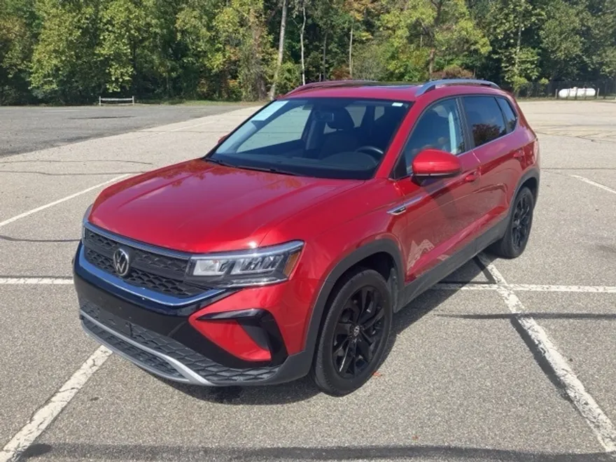 2022 Volkswagen Taos SE photo 1