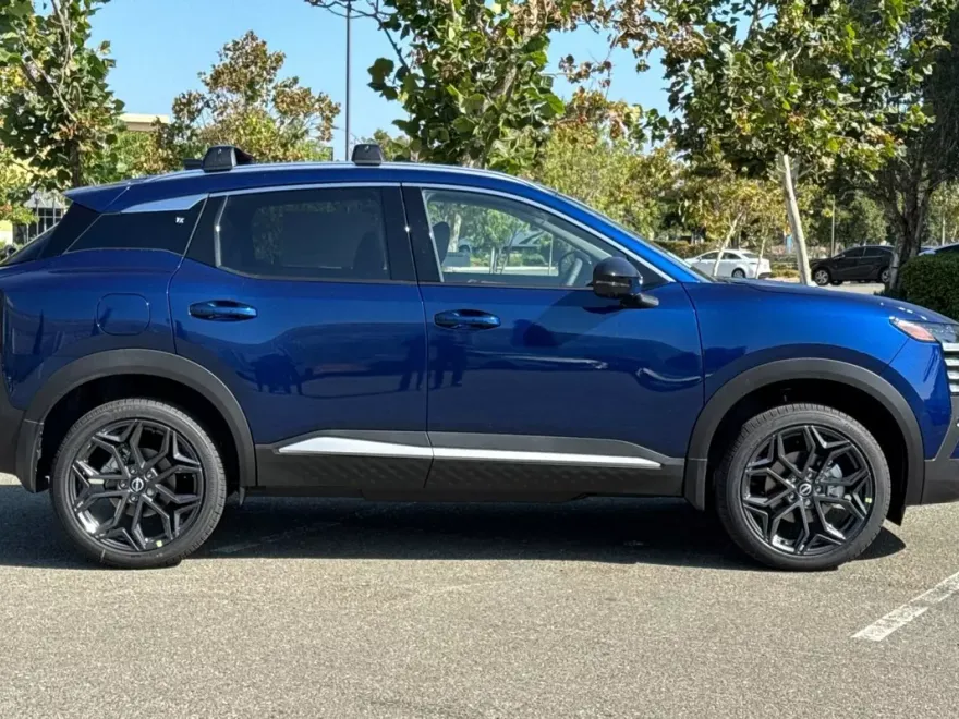 2026 Nissan Kicks SR photo 1