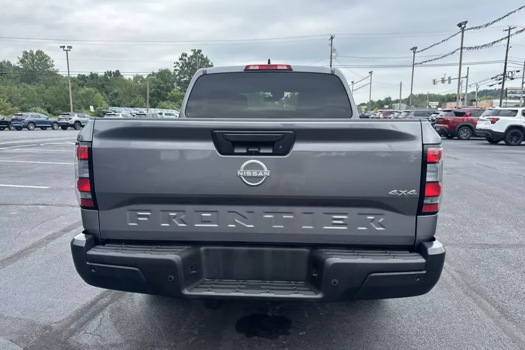 2023 Nissan Frontier Crew Cab S photo 1