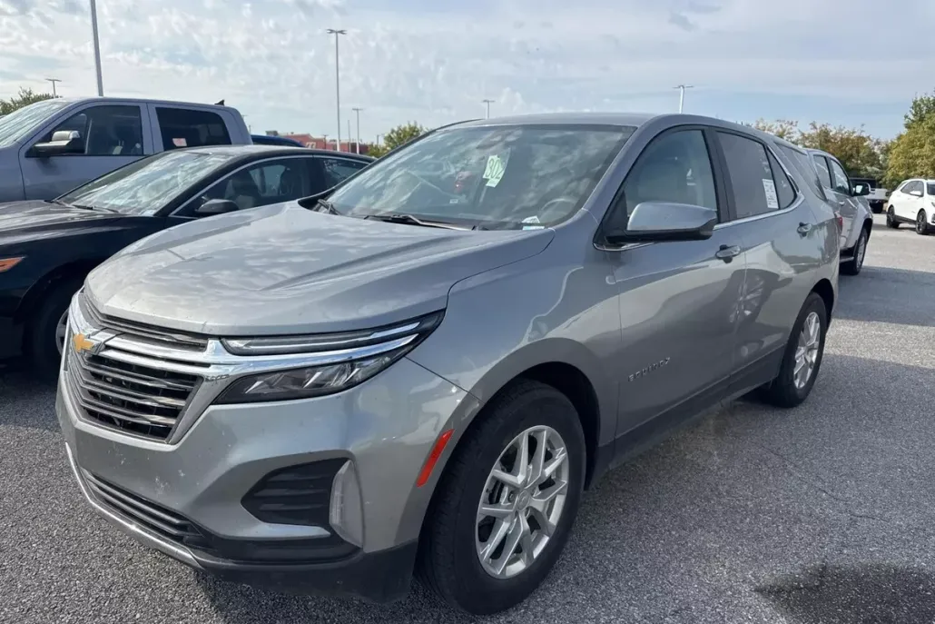 2023 Chevrolet Equinox LT photo 1