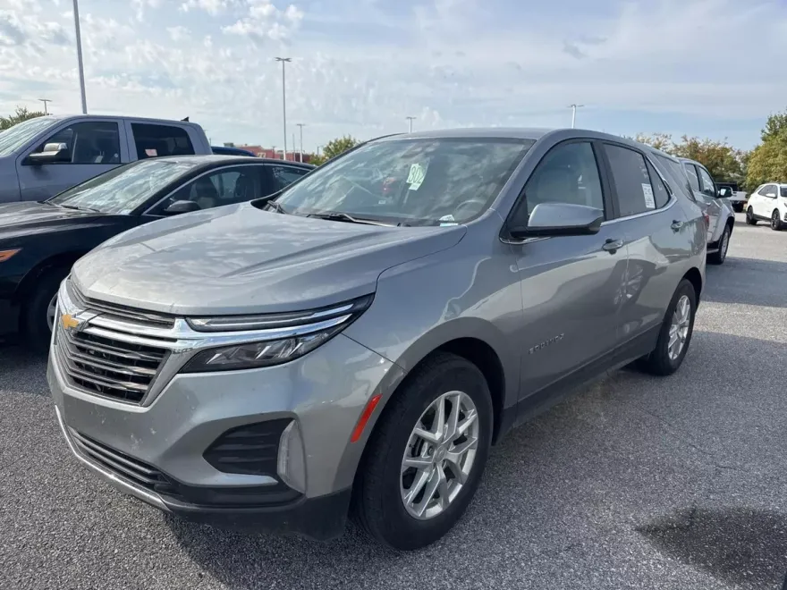 2023 Chevrolet Equinox LT photo 1