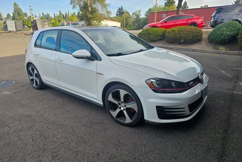2016 Volkswagen Golf GTI Base SE Autobahn photo 1