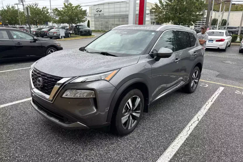 2022 Nissan Rogue SL photo 1