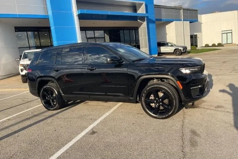 2024 Jeep Grand Cherokee Limited photo 1