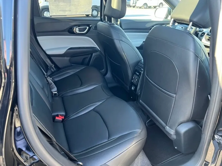 2025 Jeep Compass Limited photo 16