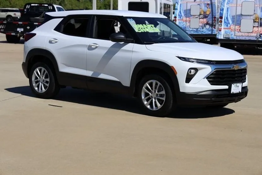 2024 Chevrolet Trailblazer LS photo 1