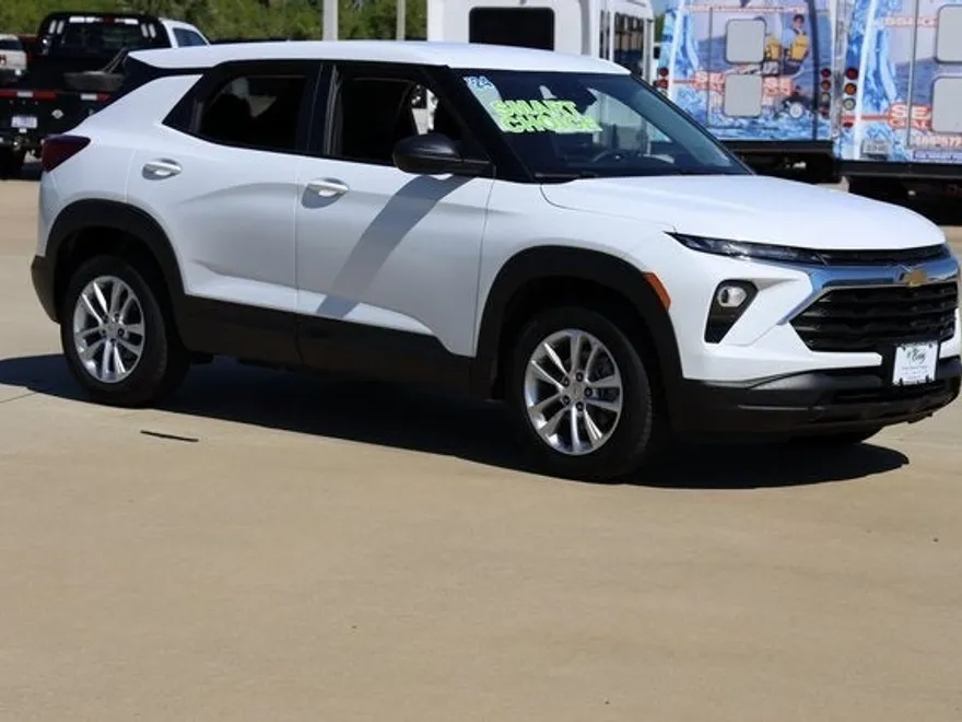 2024 Chevrolet Trailblazer LS photo 1