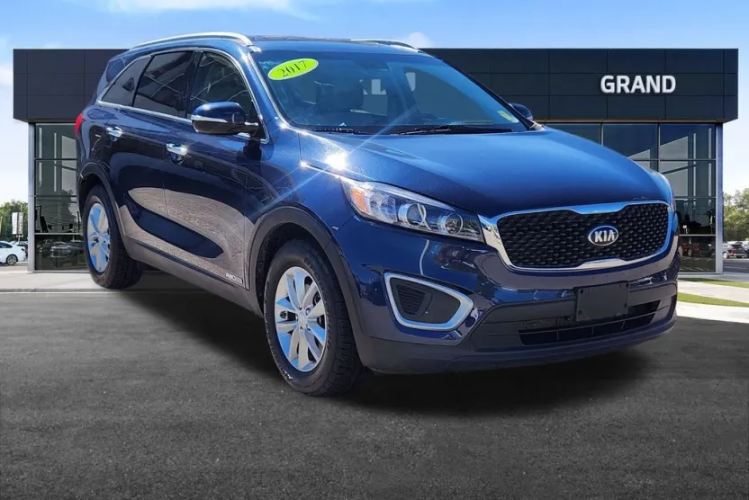 2017 Kia Sorento LX photo 1