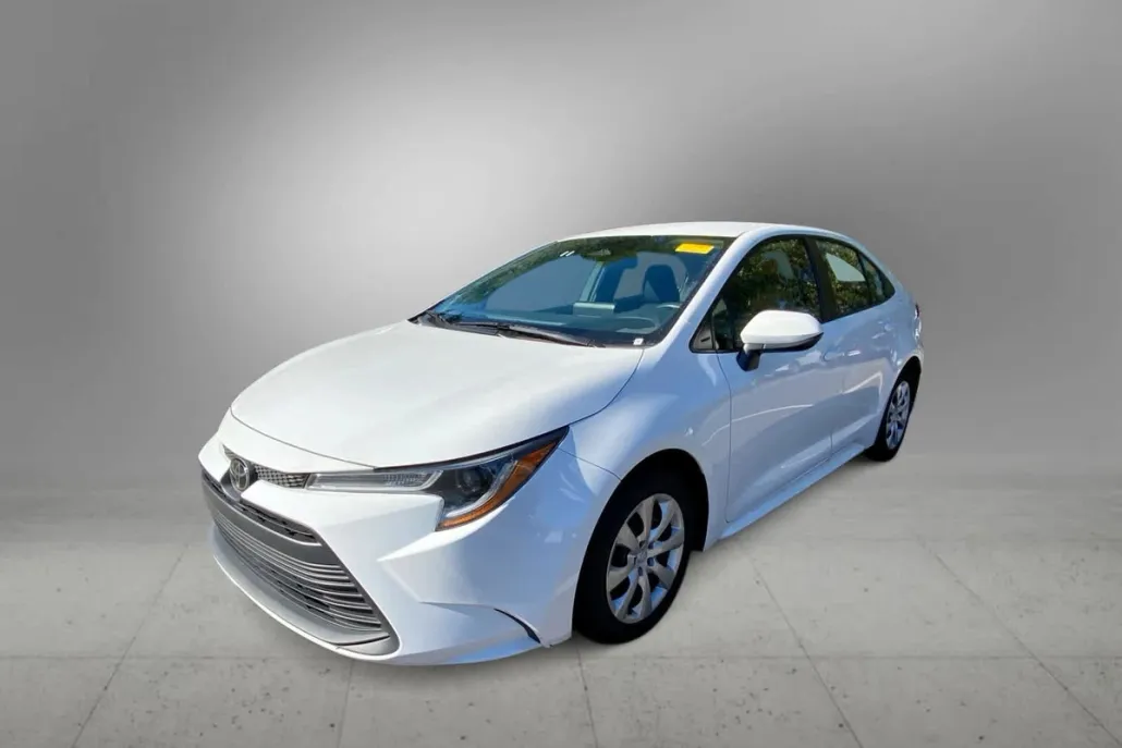 2023 Toyota Corolla LE photo 1