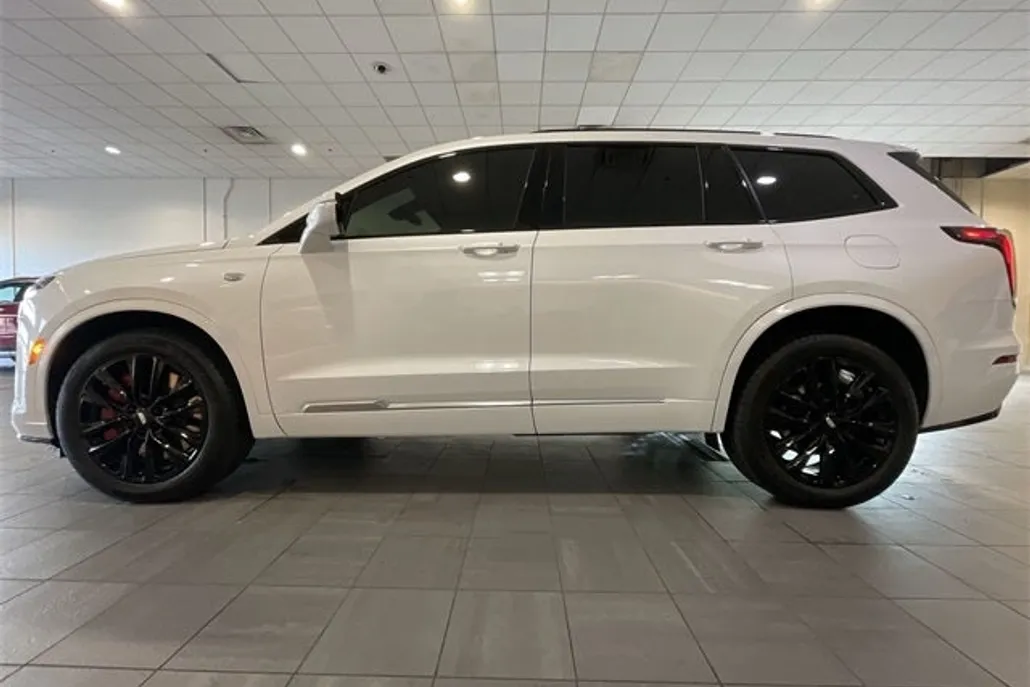2024 Cadillac XT6 Sport photo 1