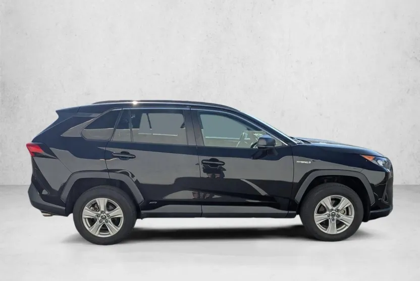 2019 Toyota RAV4 Hybrid LE photo 1