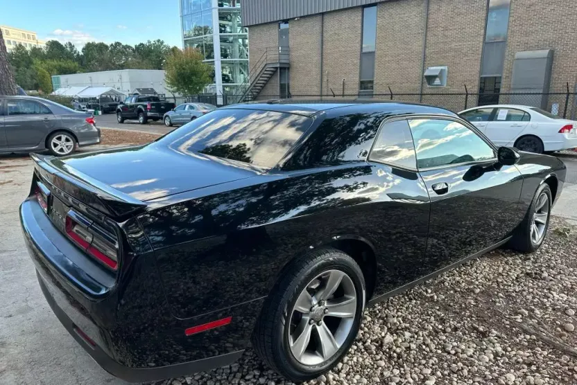 2019 Dodge Challenger SXT photo 1