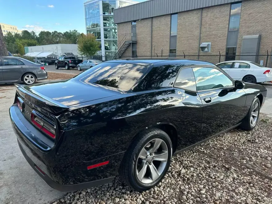 2019 Dodge Challenger SXT photo 1