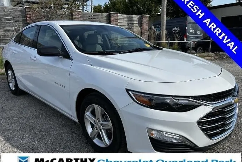 2022 Chevrolet Malibu LS photo 1