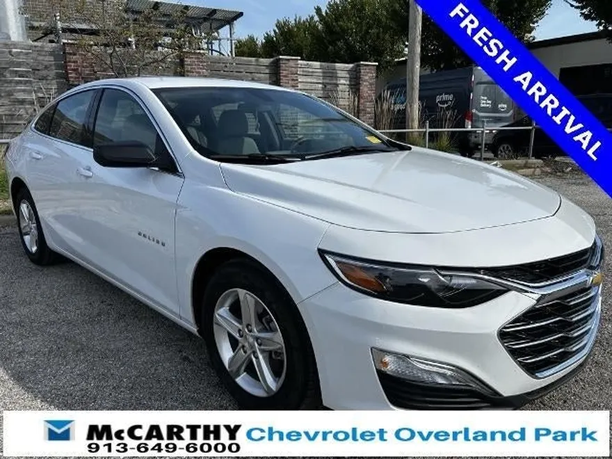 2022 Chevrolet Malibu LS photo 1