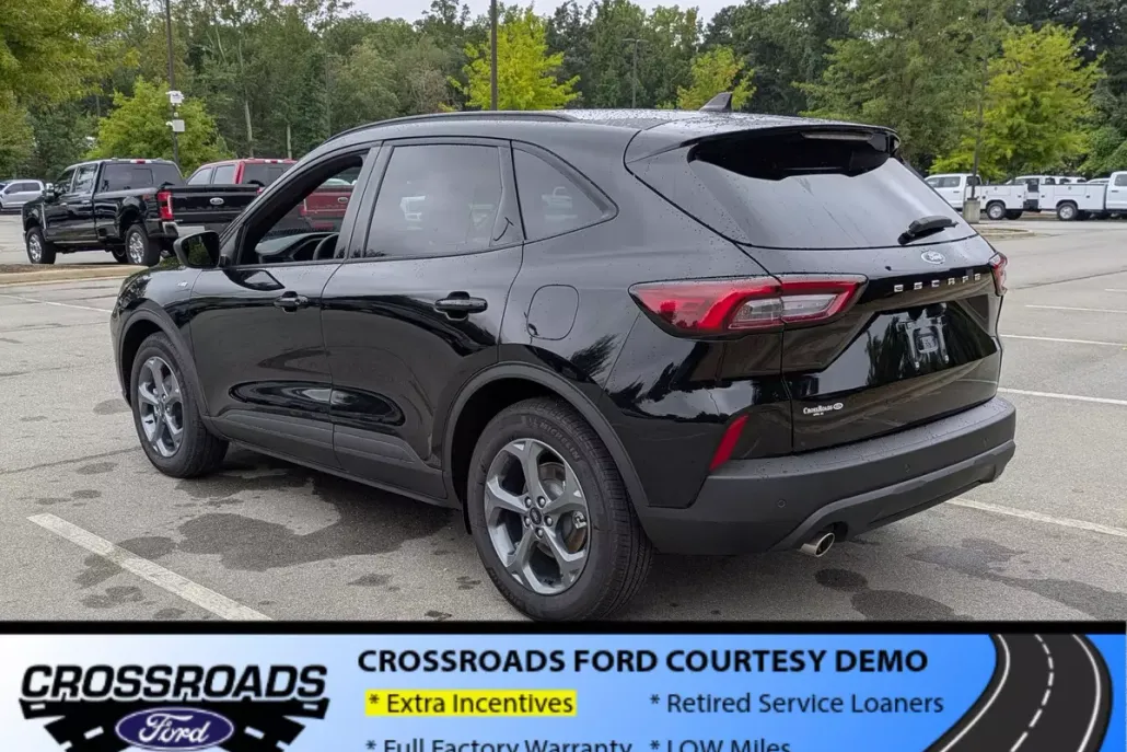 2025 Ford Escape ST-Line photo 1