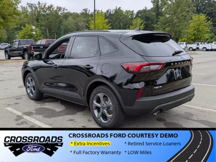 2025 Ford Escape ST-Line photo 1