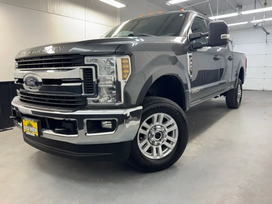 2019 Ford F-350 XLT photo 1