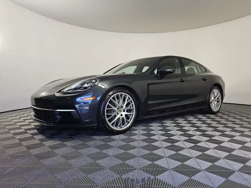 2019 Porsche Panamera Base 4 photo 1