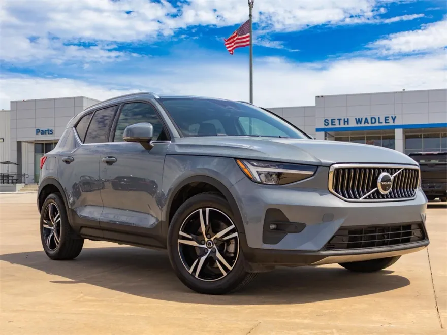 2023 Volvo XC40 AWD Plus photo 1
