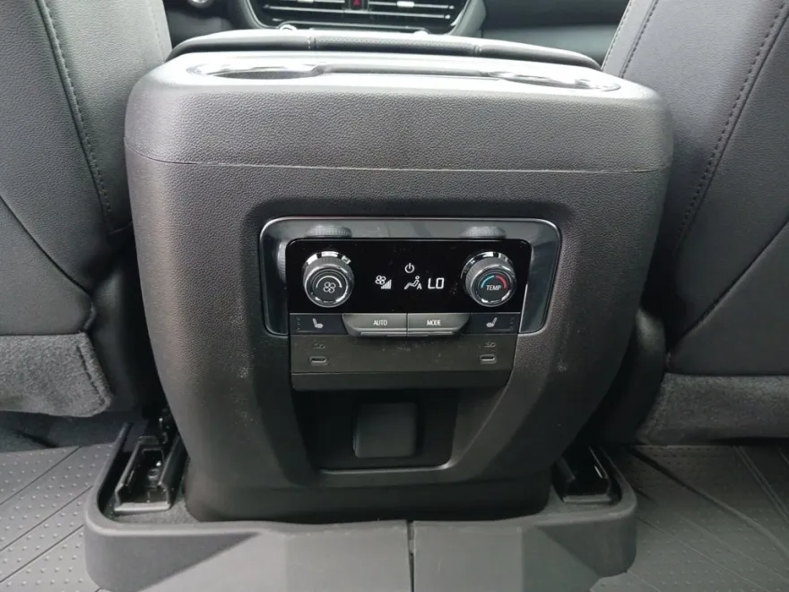 2025 Chevrolet Suburban Premier photo 1